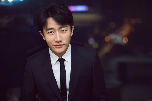 黄轩新剧爆料视频,神秘角色引期待，剧情悬念迭起  第1张